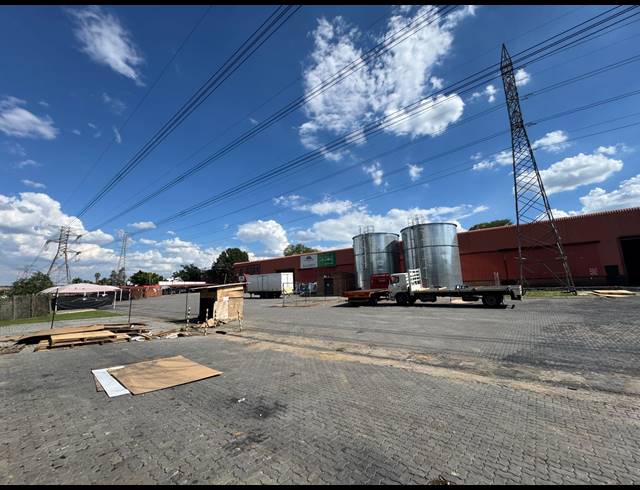 3,300M² WAREHOUSE FOR SALE IN EASTGATE